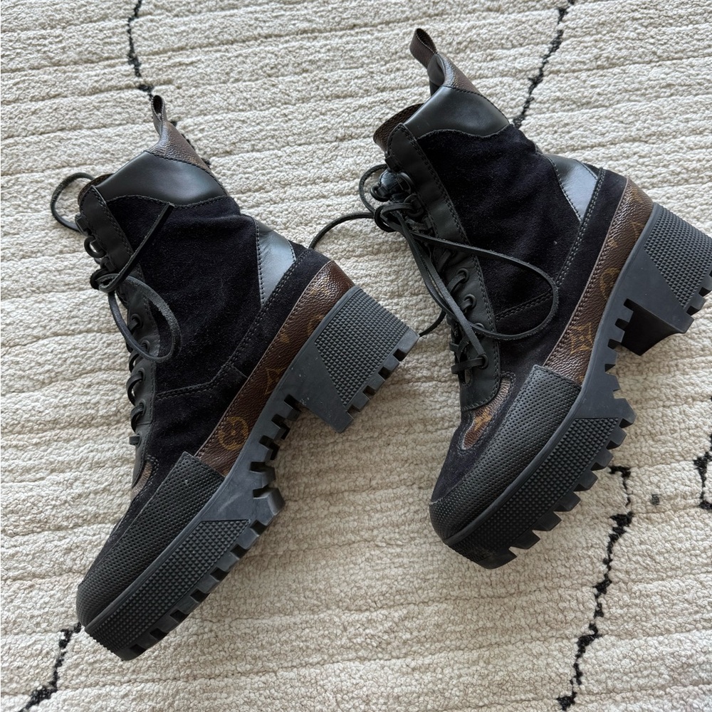 LOUIS VUITTON COMBAT BOOTS SIZE 371/2